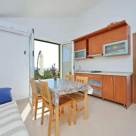 Apartments With A Parking Space Cove Ljubljeva, Trogir - 18371 Vinisce Exterior photo